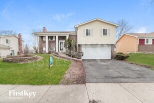 135 Oriole Rd in Matteson, IL - Building Photo