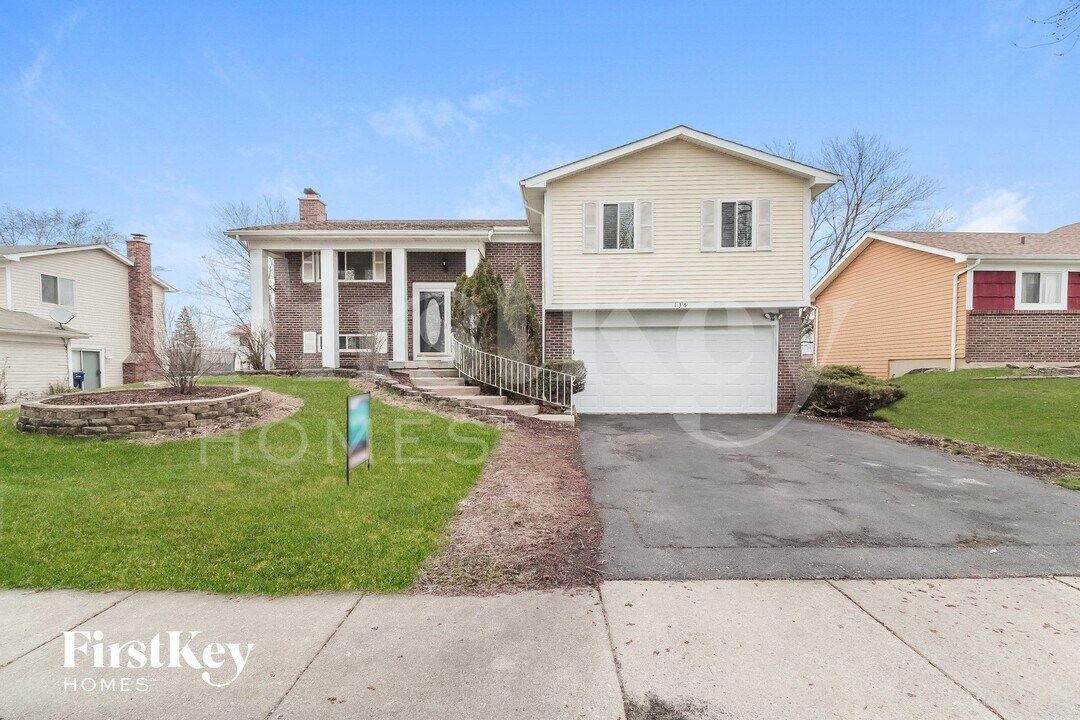 135 Oriole Rd in Matteson, IL - Foto de edificio