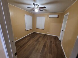 15814 N St in Mojave, CA - Building Photo