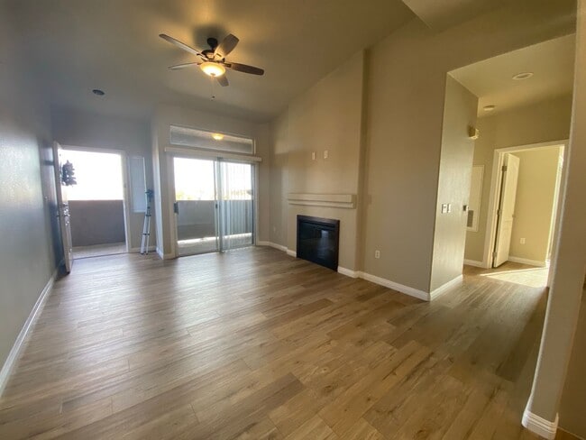 3504 Desert Cliff St in Las Vegas, NV - Building Photo - Building Photo