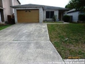 6854 Cape Meadow Dr in Converse, TX - Building Photo