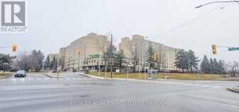 326 Major Mackenzie Dr E in Richmond Hill, ON - Building Photo