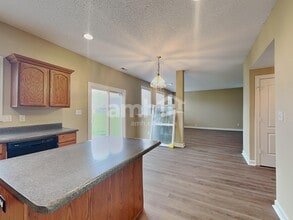 5896 Monticello Square Ln in Indianapolis, IN - Building Photo - Building Photo