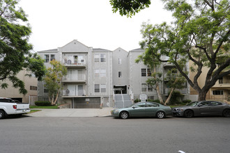 1866 Greenfield Ave in Los Angeles, CA - Building Photo - Building Photo