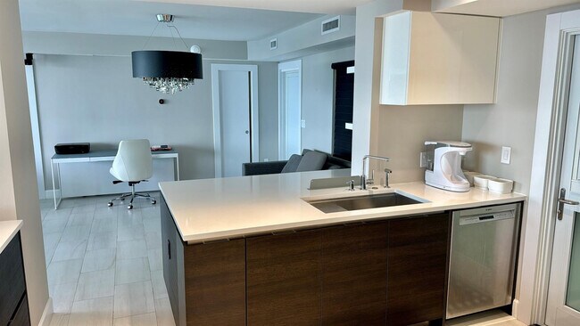 333 NE 21st Ave in Deerfield Beach, FL - Foto de edificio - Building Photo