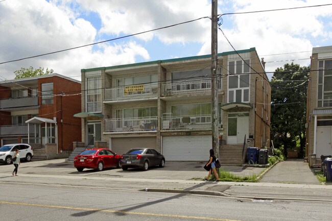 294-296 Wilmington Ave in Toronto, ON - Building Photo - Primary Photo