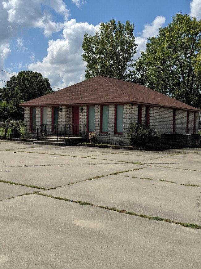 property at 1192 Memorial Park Rd