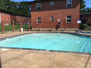 Brownstone Apartments in Overland Park, KS - Foto de edificio - Building Photo