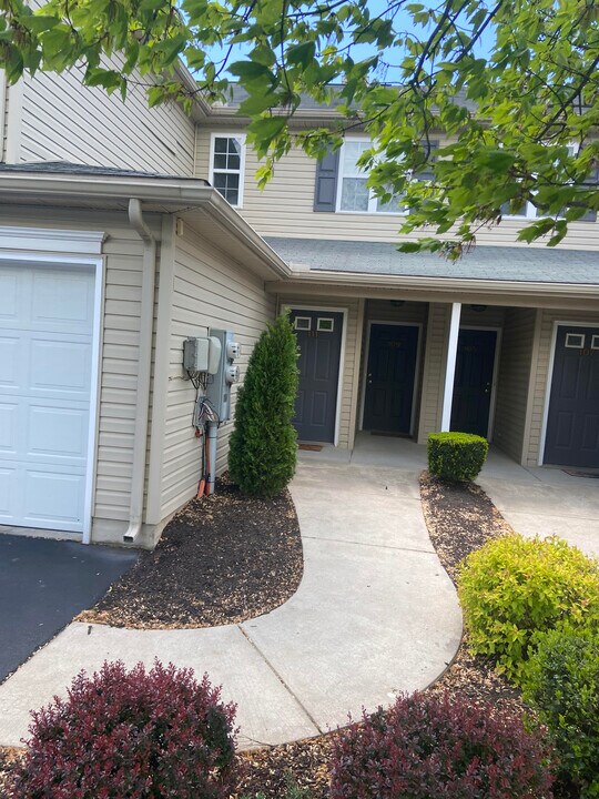 111 Sparrow Rd in Hummelstown, PA - Building Photo