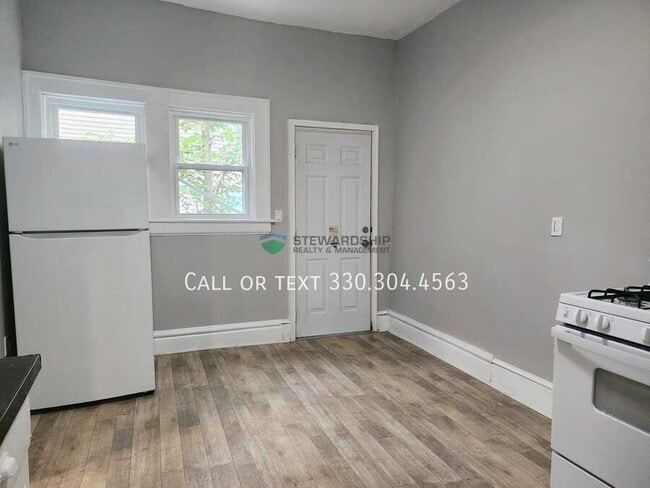 property at 674 Carlysle St