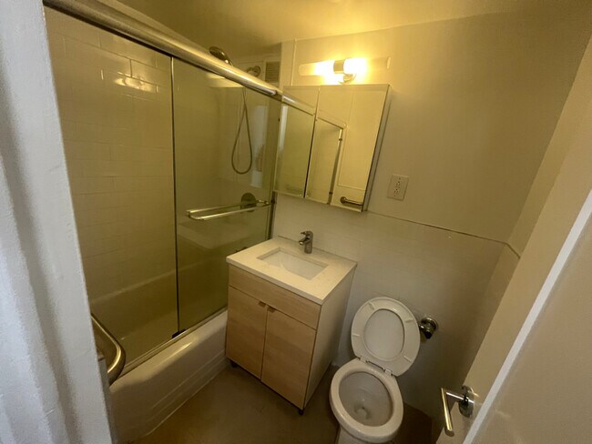 62-60-6299 99th St in Rego Park, NY - Building Photo - Building Photo