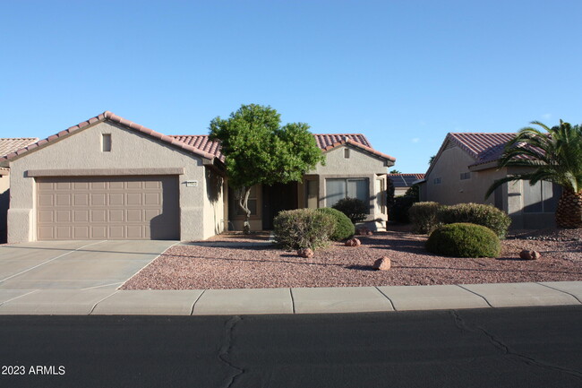 16422 W La Posada Ln in Surprise, AZ - Foto de edificio - Building Photo