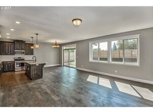 3879 Morris St in Newberg, OR - Building Photo - Building Photo