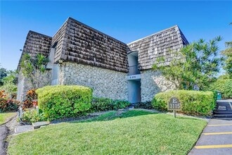 3115 Oakland Shores Dr in Oakland Park, FL - Building Photo - Building Photo