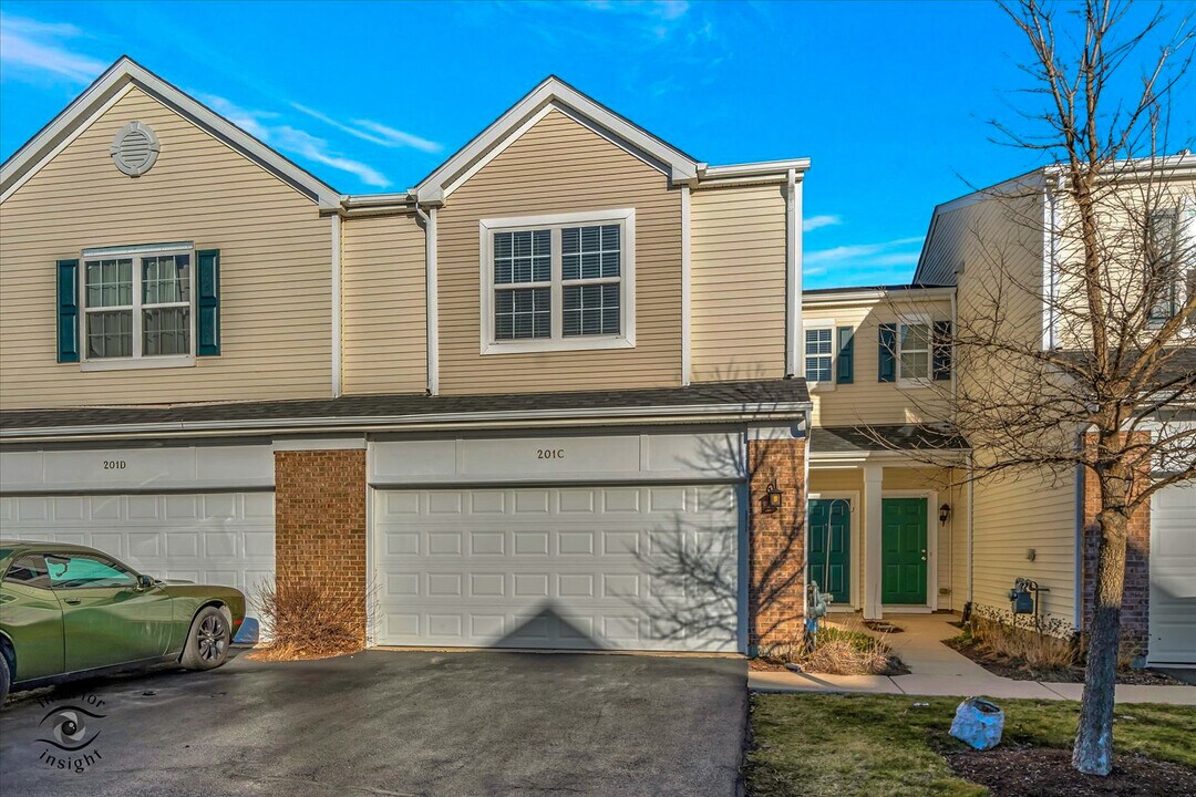 201 Barrett Dr in Yorkville, IL - Building Photo