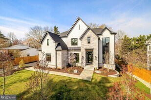 1100 Balls Hill Rd in McLean, VA - Building Photo