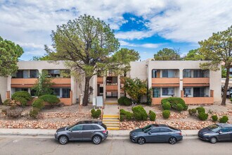 Large Quiet Two Bedroom in Albuquerque, NM - Building Photo - Building Photo