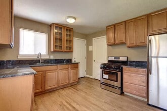 710 Macon St in Aurora, CO - Foto de edificio - Building Photo