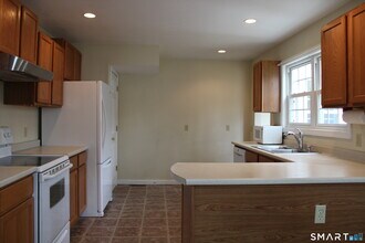 6 Sunnyside E Rd in Norwich, CT - Building Photo - Building Photo