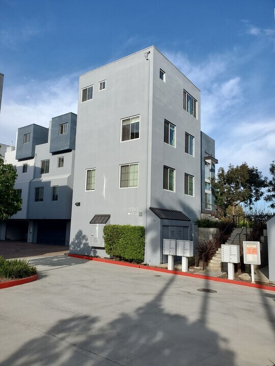5350 Playa Vista Dr, Unit 23 in Los Angeles, CA - Foto de edificio