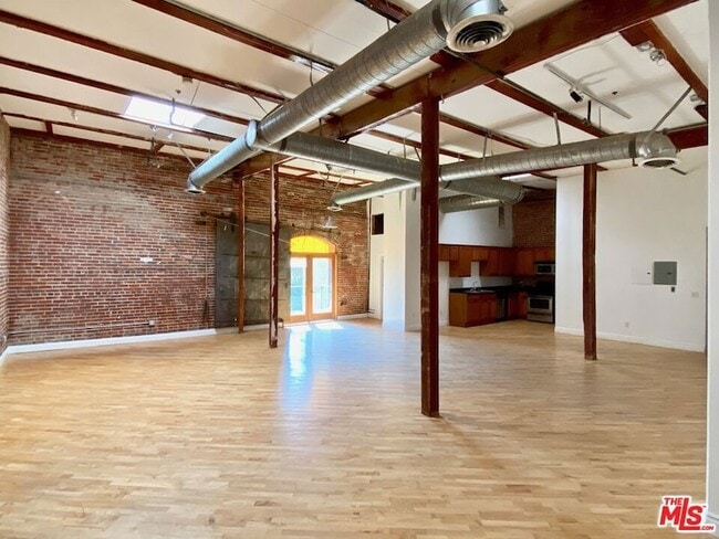 726 S Santa Fe Ave in Los Angeles, CA - Building Photo - Building Photo