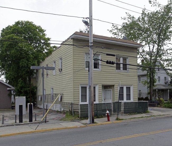 4 Steamboat Rd in Great Neck, NY - Building Photo - Building Photo