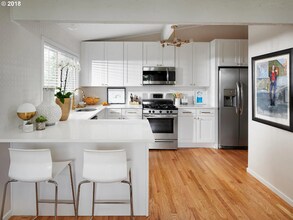 12920 SW Faircrest St in Portland, OR - Building Photo - Building Photo