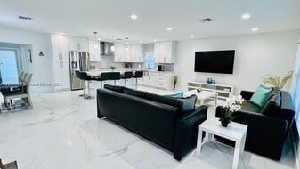 218 SE 3rd St in Dania Beach, FL - Building Photo