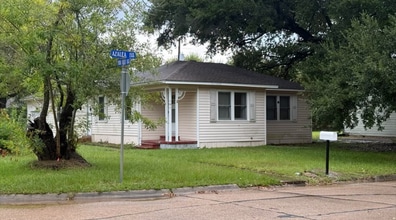 101 Azalea Ave in Orange, TX - Building Photo - Building Photo