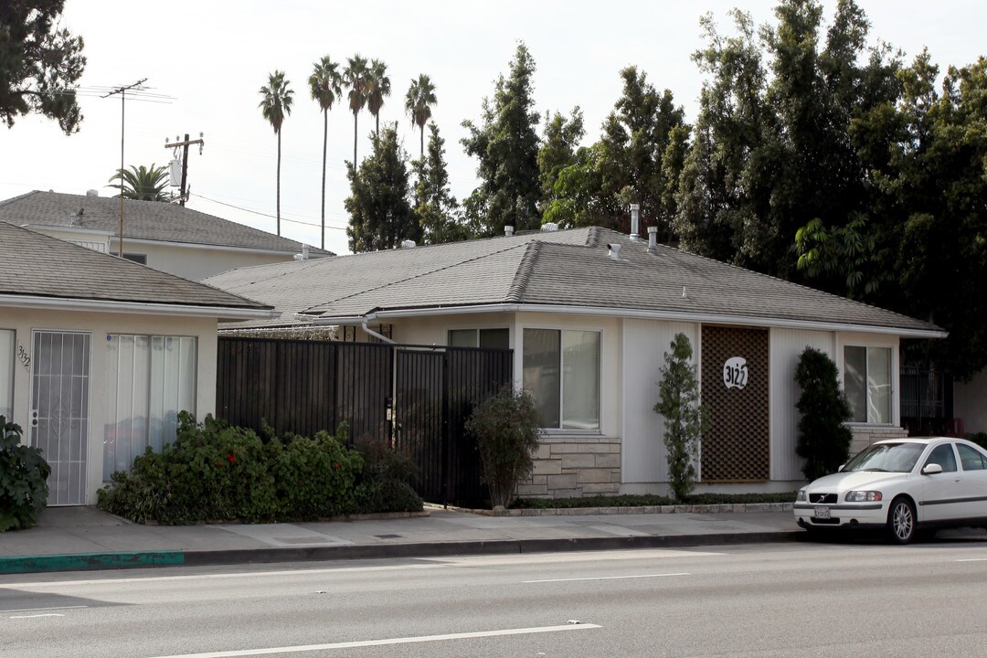 3122 E 7th St in Long Beach, CA - Building Photo