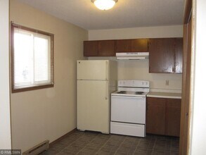 1380 Heritage Dr-Unit -2 in New Richmond, WI - Building Photo - Building Photo
