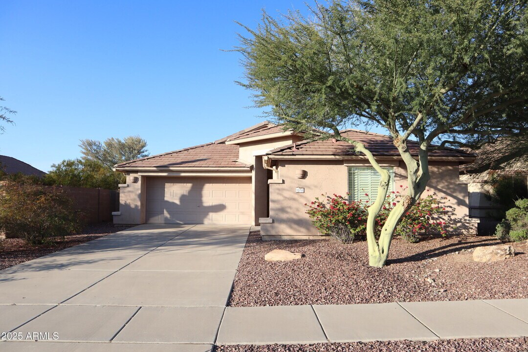 10256 E Peralta Canyon Dr in Gold Canyon, AZ - Building Photo