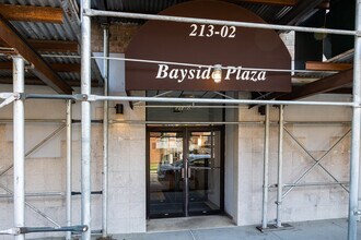 Bayside Plaza in Bayside, NY - Building Photo - Building Photo