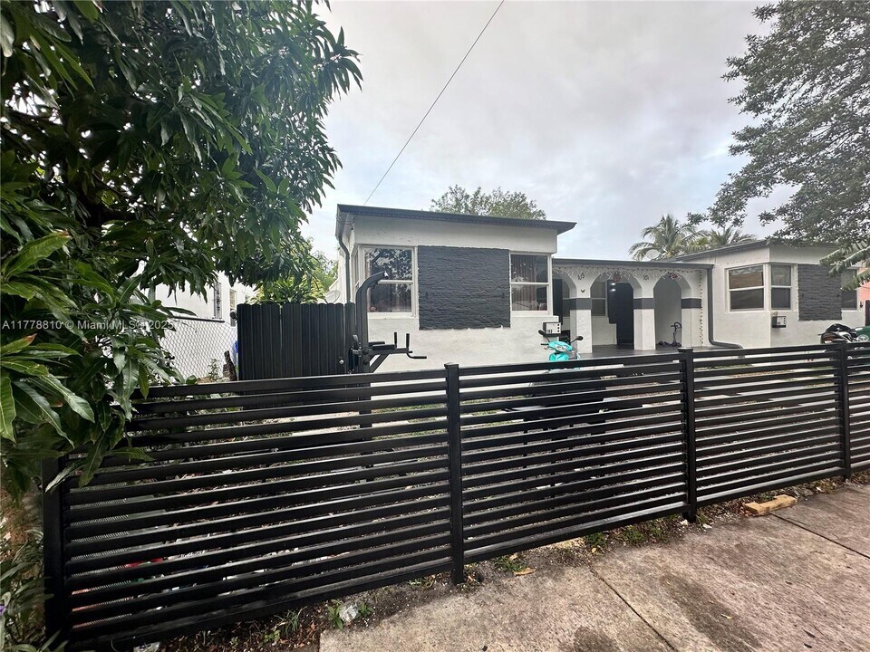 103 NW 68th Terrace in Miami, FL - Building Photo