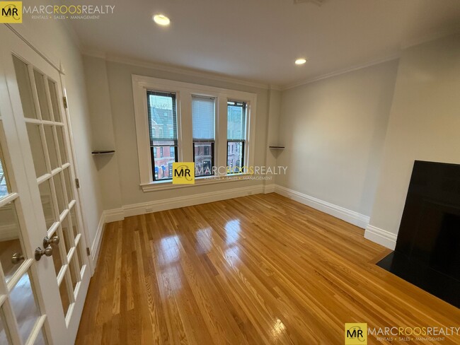 252 Newbury St, Unit 4 in Boston, MA - Building Photo - Building Photo