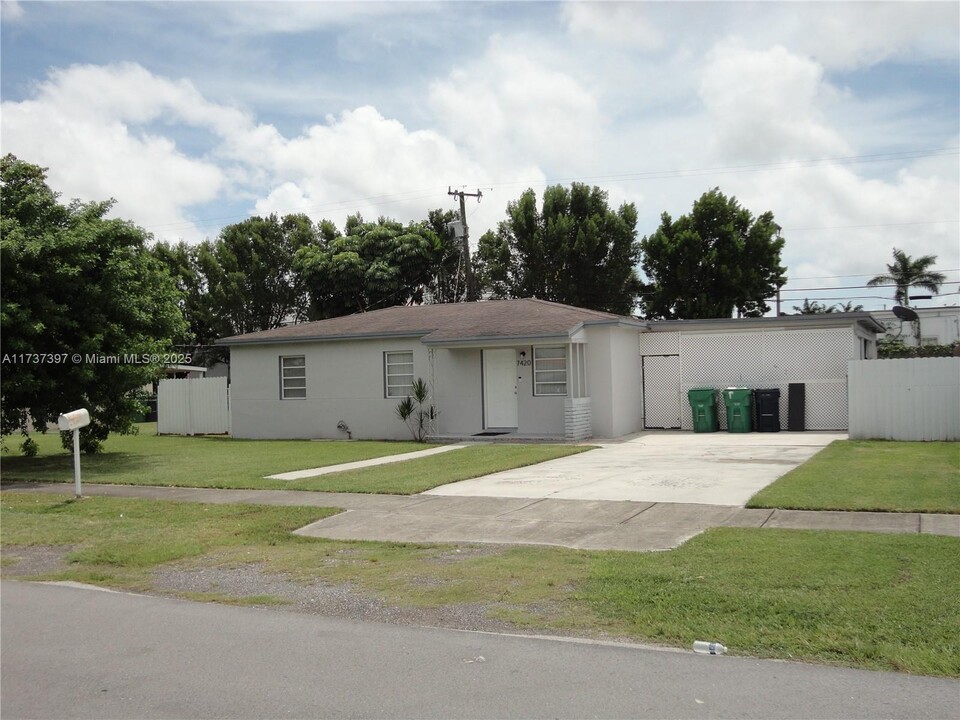 7420 SW 39th Terrace in Miami, FL - Foto de edificio