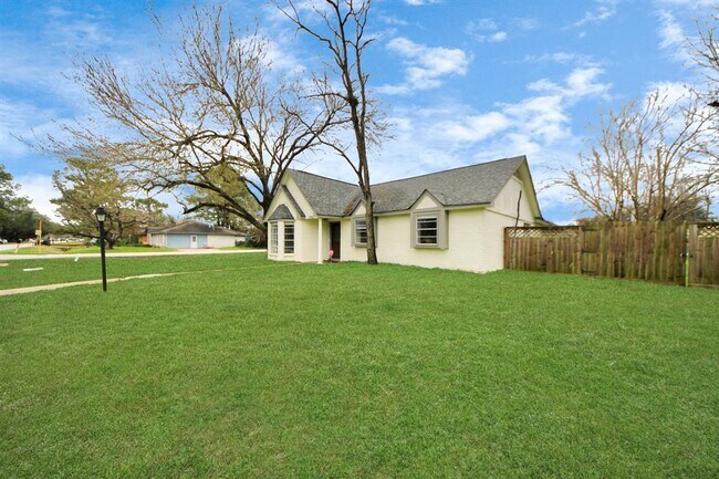 13003 Foxburo Dr in Houston, TX - Building Photo - Building Photo