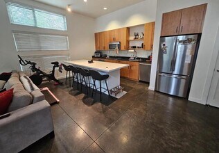 18 Ambler Ln in Oakland, CA - Building Photo - Building Photo