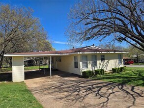 1224 S Lamar St in Weatherford, TX - Building Photo - Building Photo