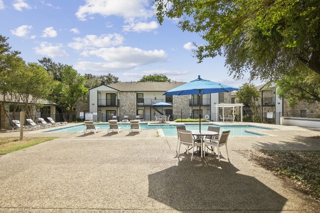 Highland Ridge in San Antonio, TX - Foto de edificio - Building Photo