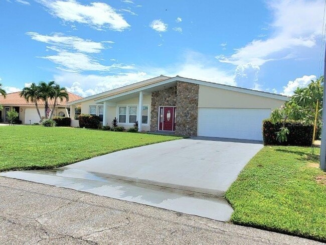 423 Vía Cintia in Punta Gorda, FL - Building Photo - Building Photo