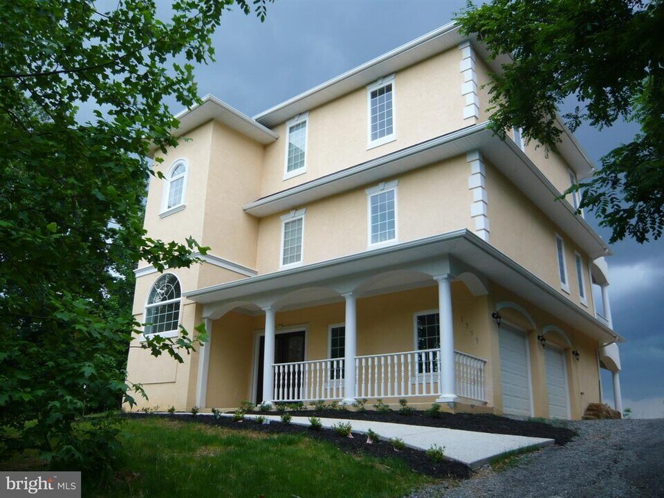 1355 N Independence Dr in Montross, VA - Building Photo