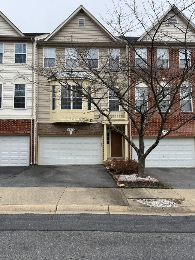 property at 2915 St Helen Cir