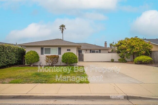 3300 Steven Ct in Marina, CA - Foto de edificio - Building Photo