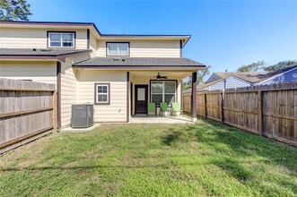 4938 Bataan Rd-Unit -A in Houston, TX - Building Photo - Building Photo