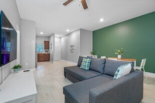 1801 W Sligh Ave, Unit 2101 in Tampa, FL - Building Photo