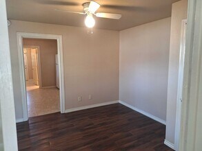 2730 Carson St in Haltom City, TX - Foto de edificio - Building Photo