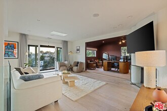 8430 Franklin Ave in Los Angeles, CA - Building Photo - Building Photo