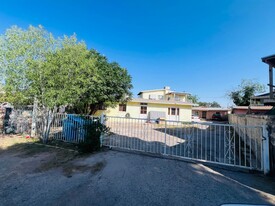 129 Tassie Way in Socorro, TX - Building Photo