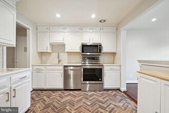 11323 Commonwealth Dr in Rockville, MD - Building Photo - Building Photo